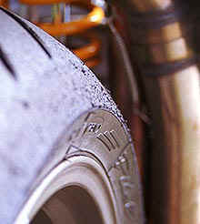 Um die MICHELIN PILOT-Reifen in Racing-Mischung auf Temperatur zu bringen bedarf es viel, viel Gas: Nix 